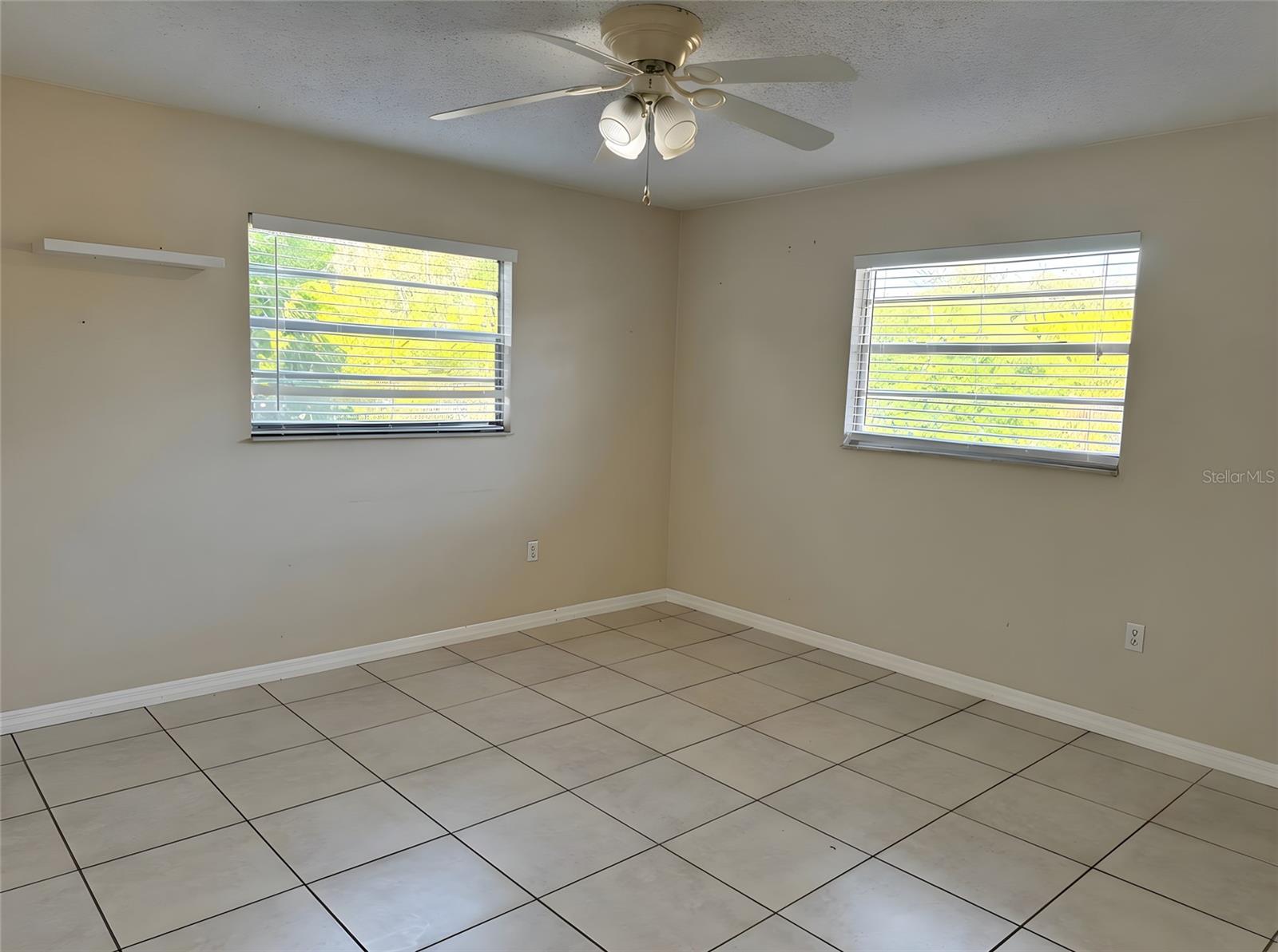 12438 Poem Ave Property Photo 8