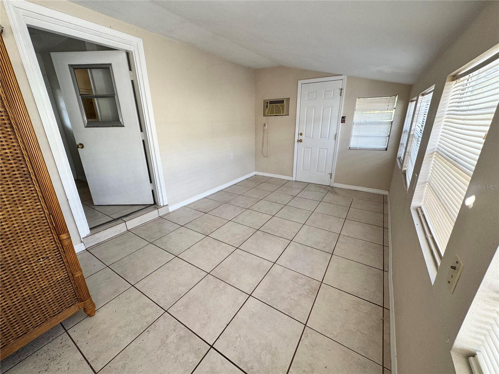 12438 Poem Ave Property Photo 16