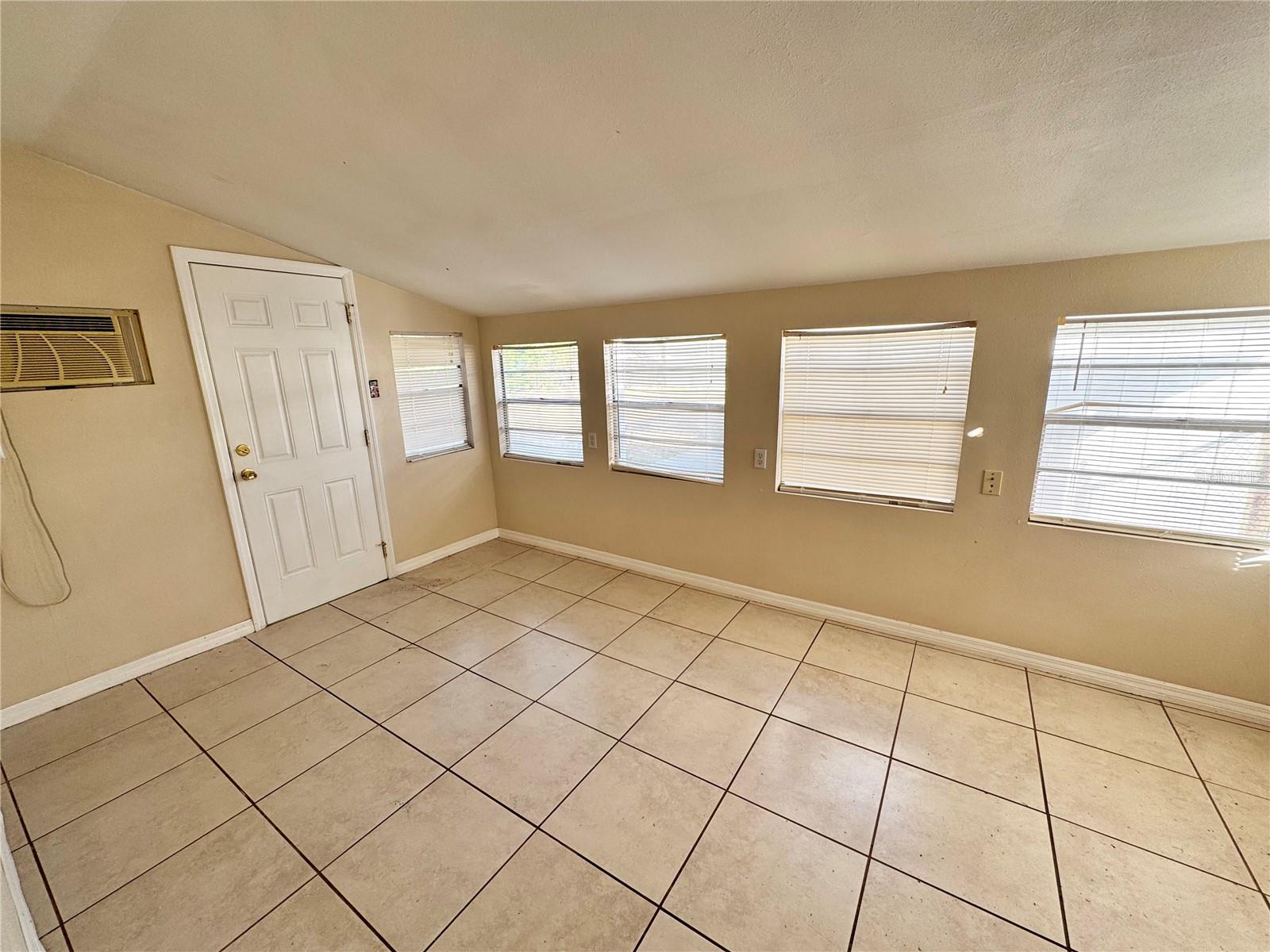 12438 Poem Ave Property Photo 17
