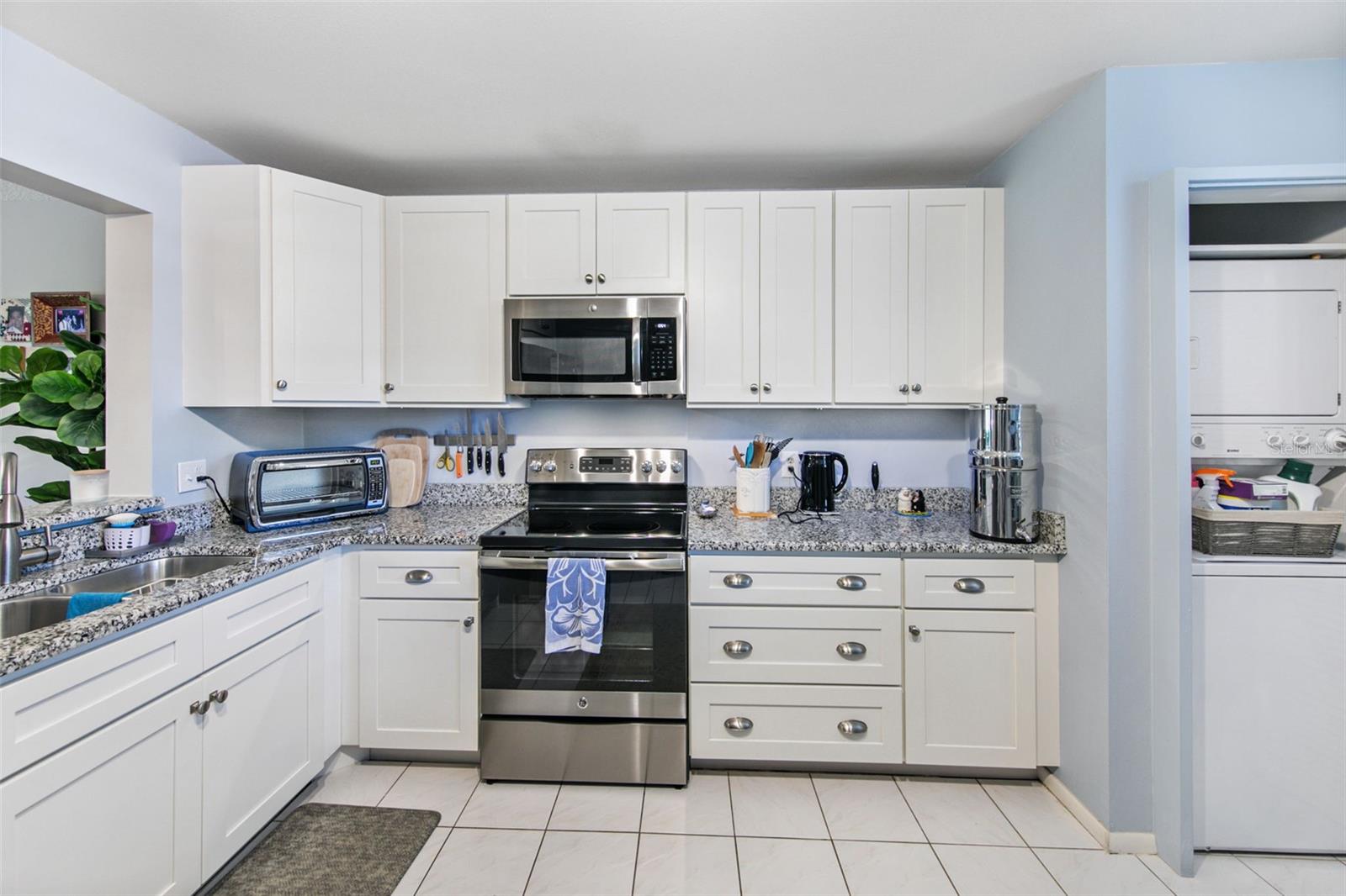 611 Woodlawn Dr #611 Property Photo 3