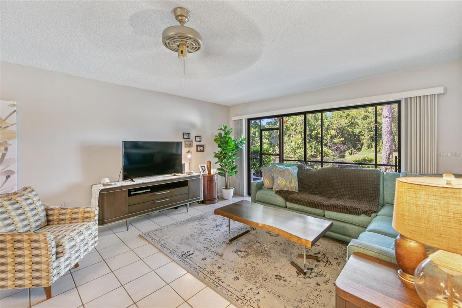 611 Woodlawn Dr #611 Property Photo 4