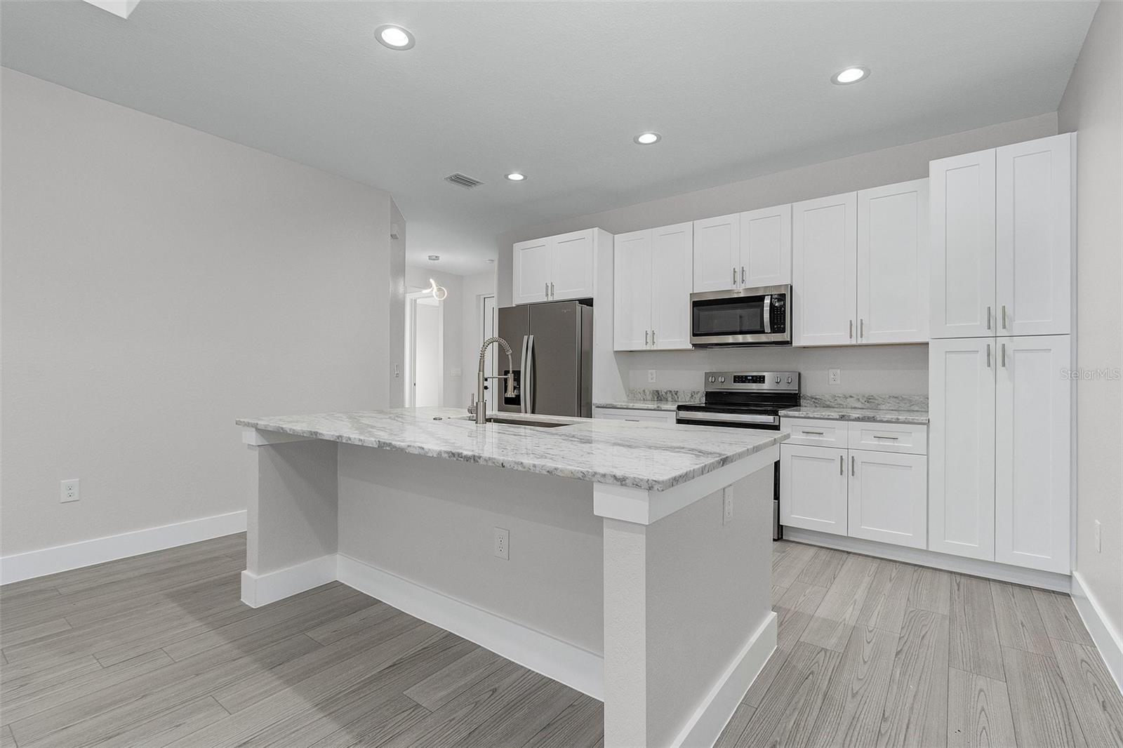 26221 Sandhill Blvd Property Photo 4