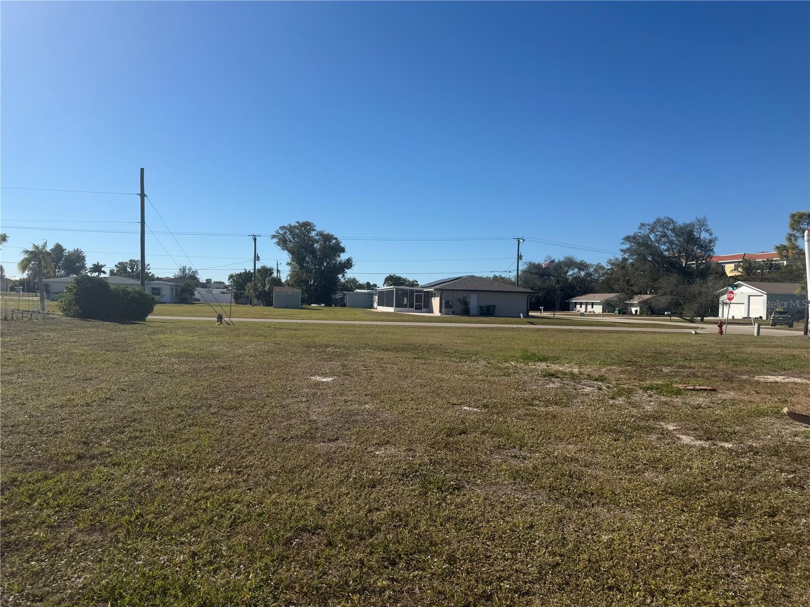 2402 Larkspur Drive Property Photo 8