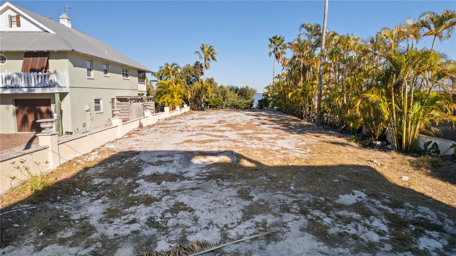 2306 Canasta Dr Property Photo 4