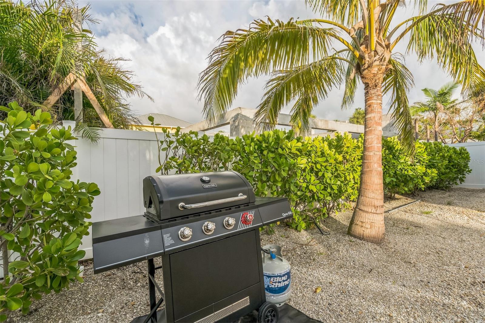 305 73rd St Property Photo 18