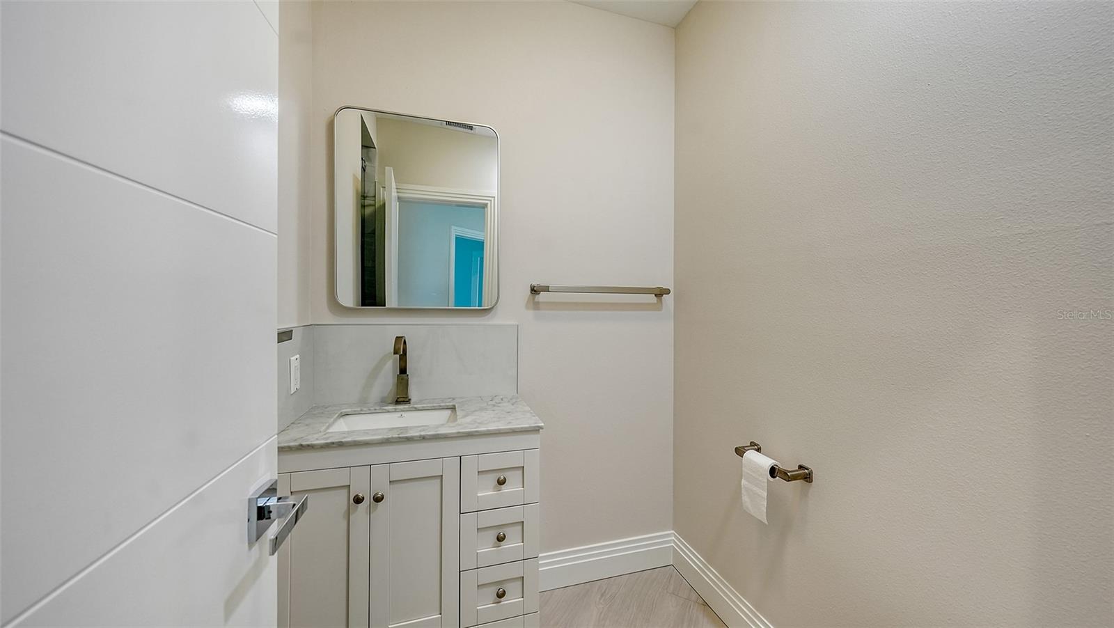 535 Sanctuary Dr #c807 Property Photo 21