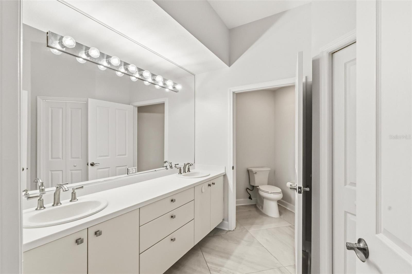 5264 Bouchard Cir #102 Property Photo 12