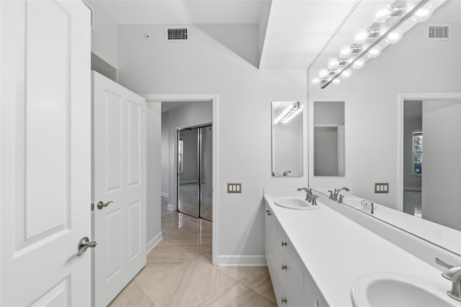 5264 Bouchard Cir #102 Property Photo 13