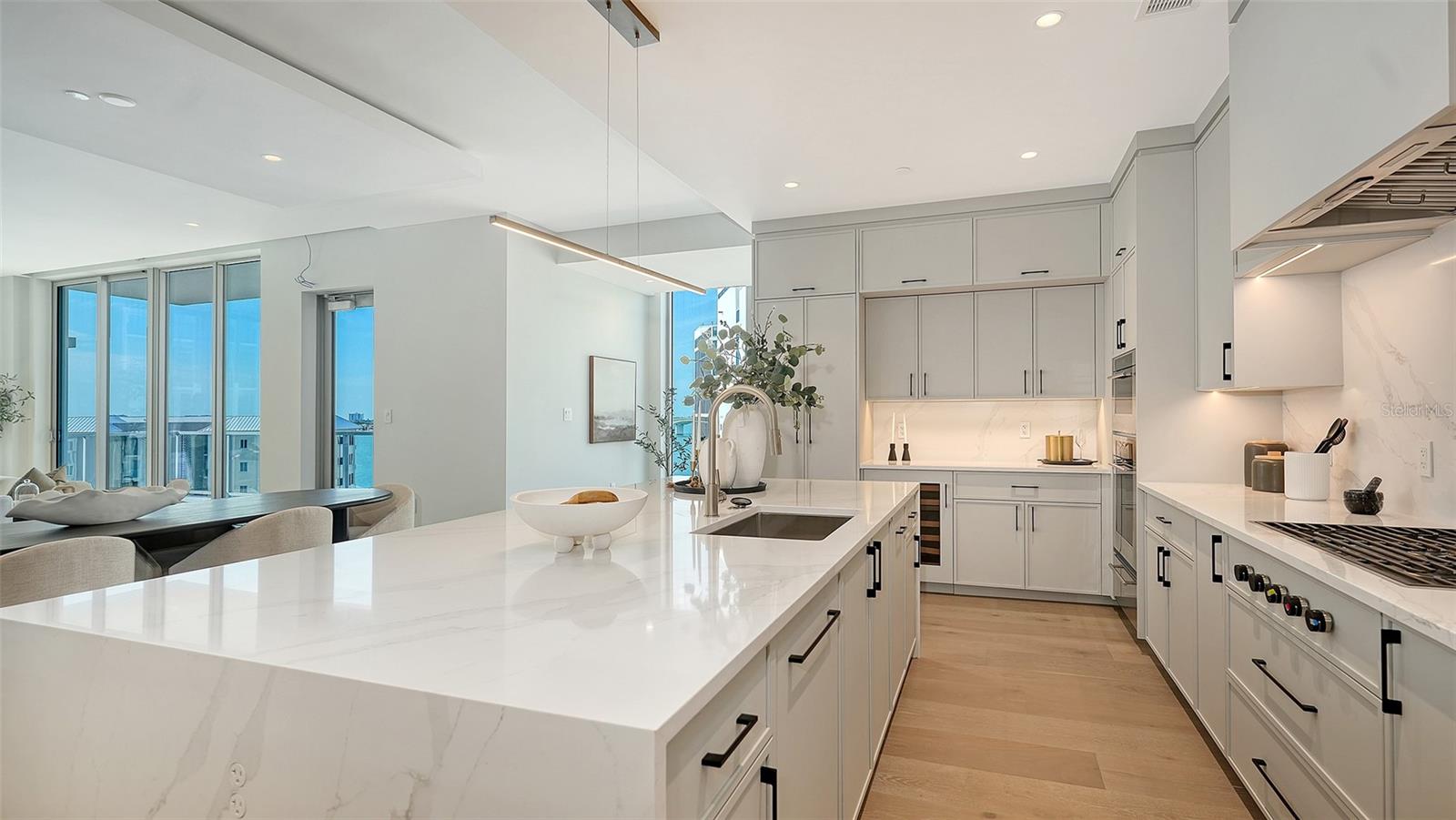 253 Golden Gate Point #703 Property Photo 12