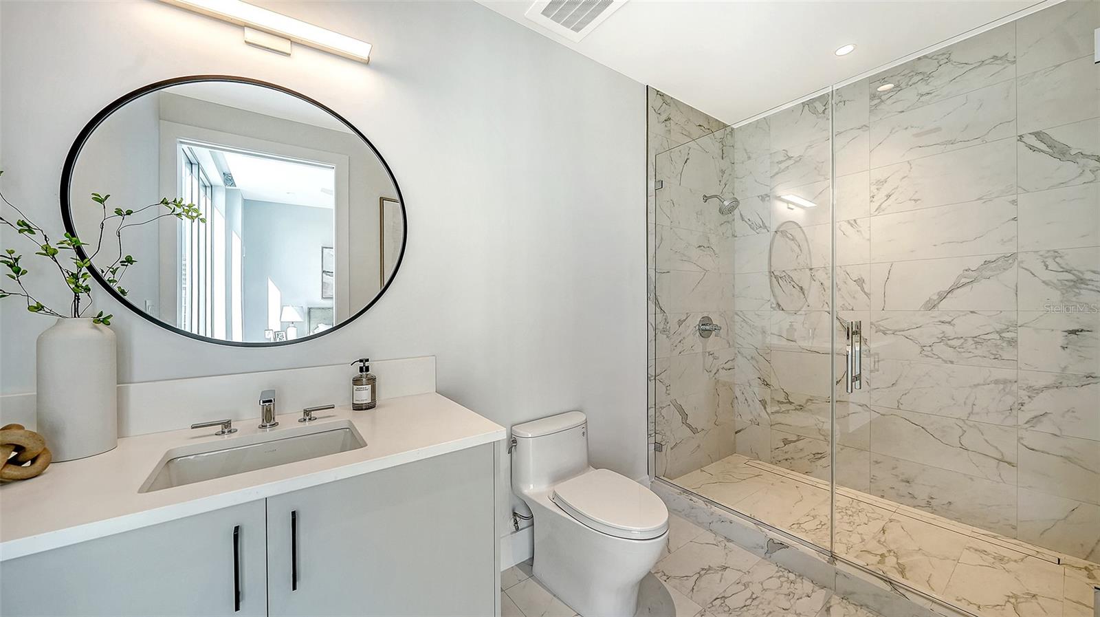 253 Golden Gate Point #703 Property Photo 30
