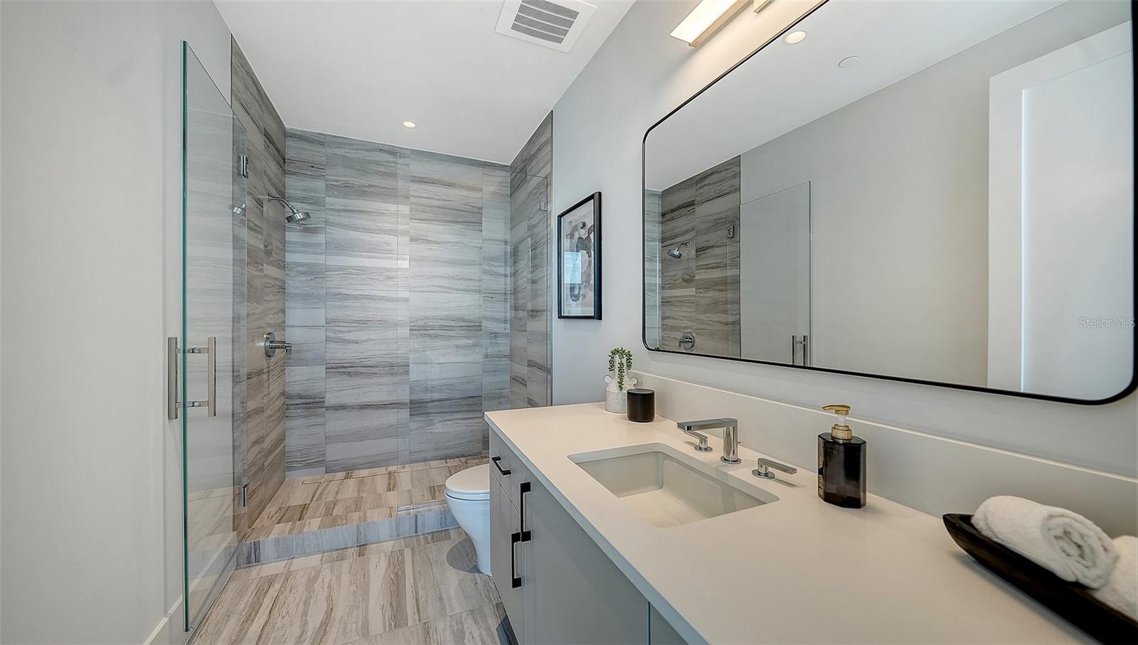 253 Golden Gate Point #703 Property Photo 33