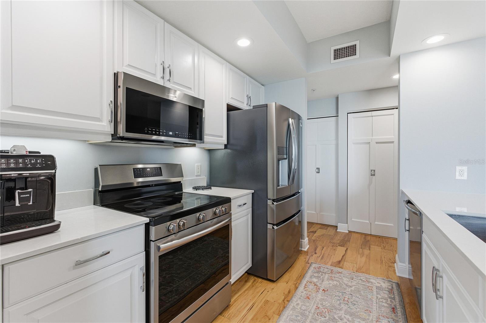 800 N Tamiami Trl #1203 Property Photo 17