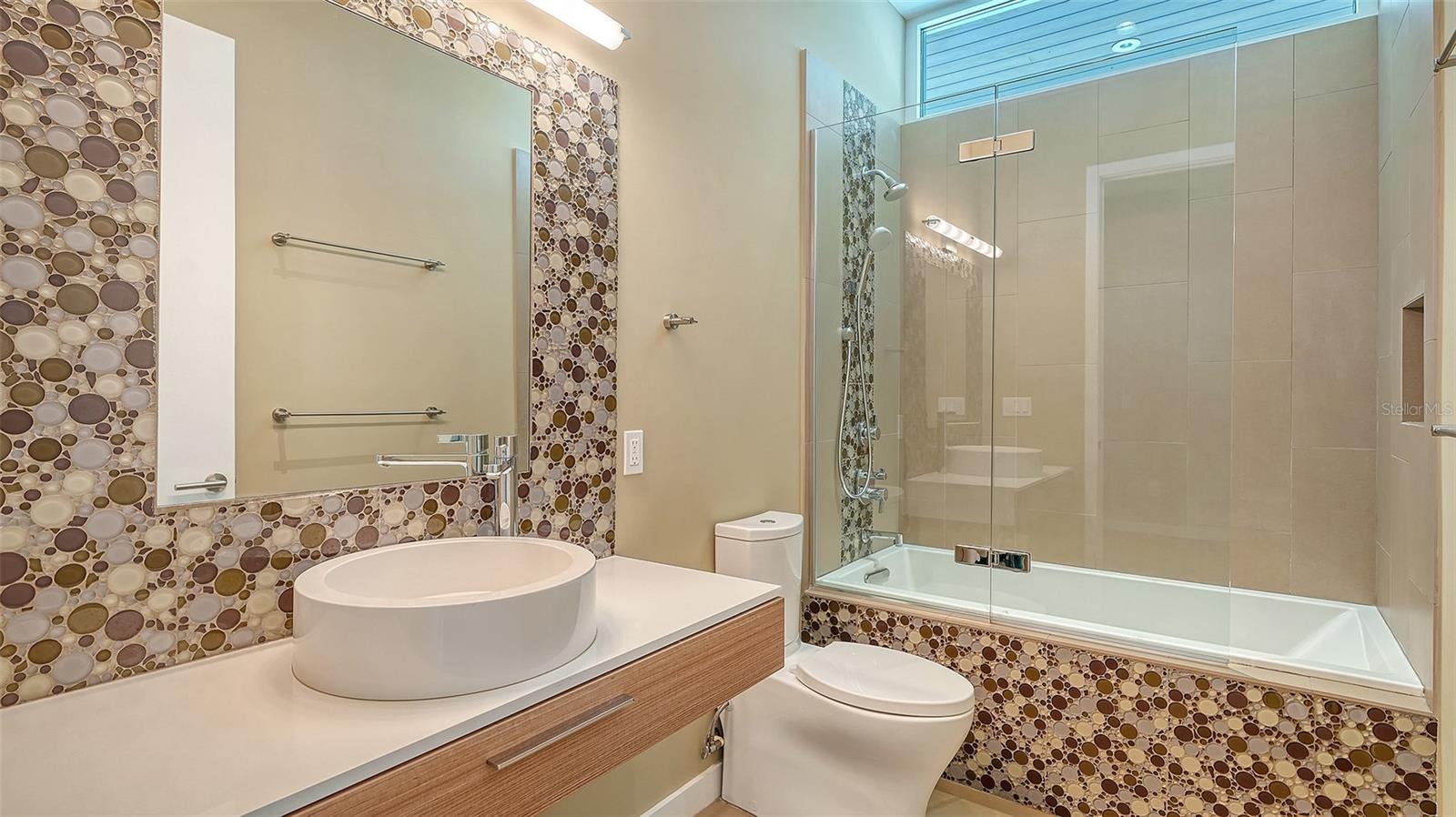 160 Whittier Dr Property Photo 44