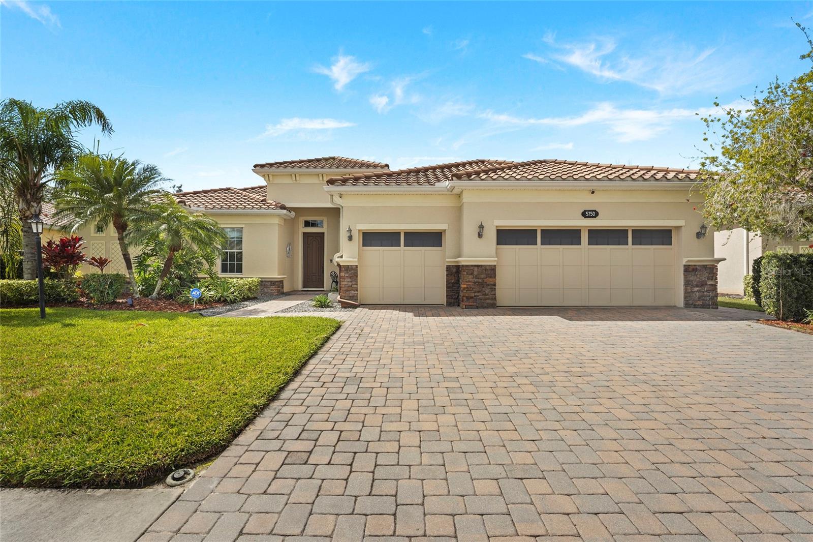 5750 Rock Dove Dr Property Photo 3