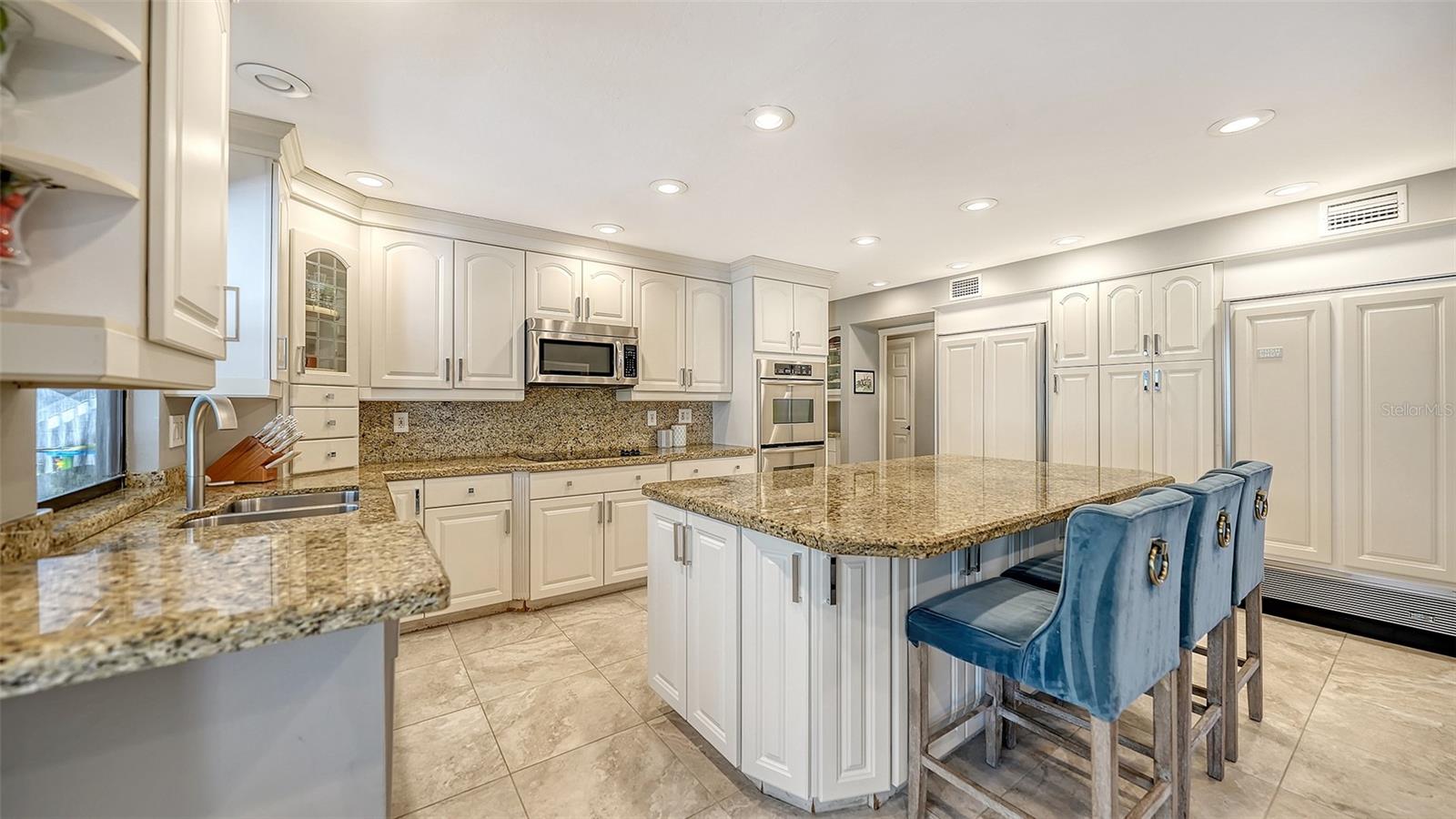 3783 Beneva Oaks Blvd Property Photo 7