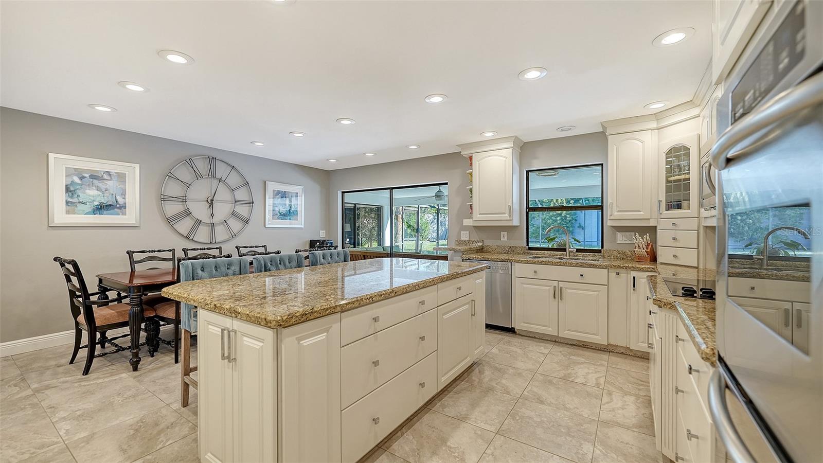 3783 Beneva Oaks Blvd Property Photo 8