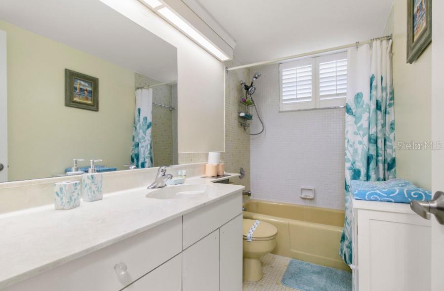605 Sutton Pl #102 Property Photo 18