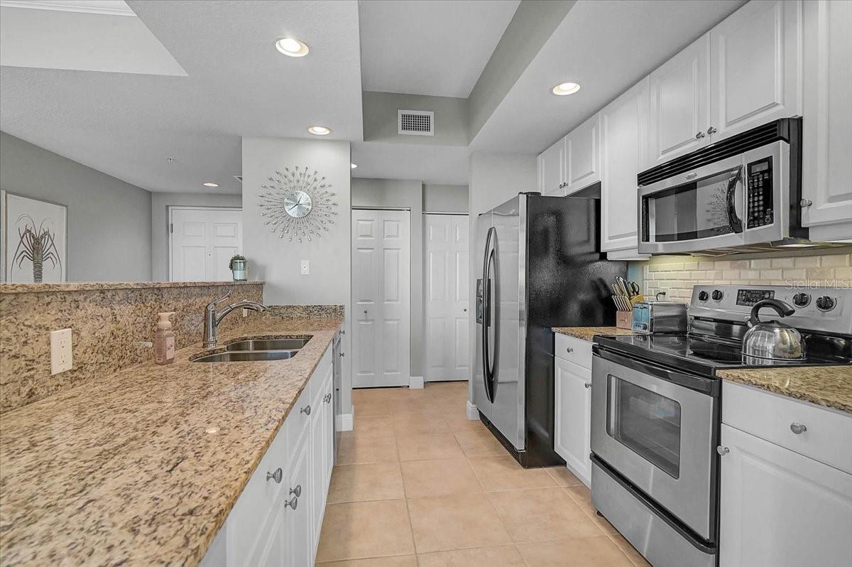 800 N Tamiami Trl #910 Property Photo 10