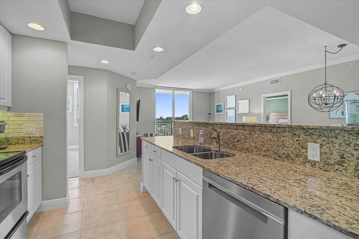 800 N Tamiami Trl #910 Property Photo 12