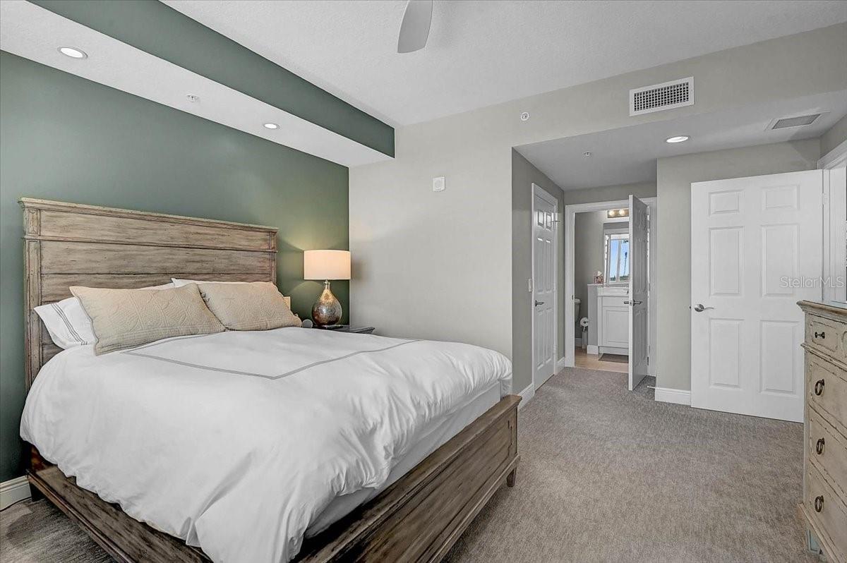 800 N Tamiami Trl #910 Property Photo 19