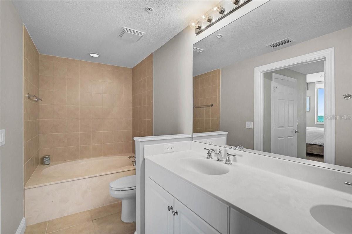 800 N Tamiami Trl #910 Property Photo 21