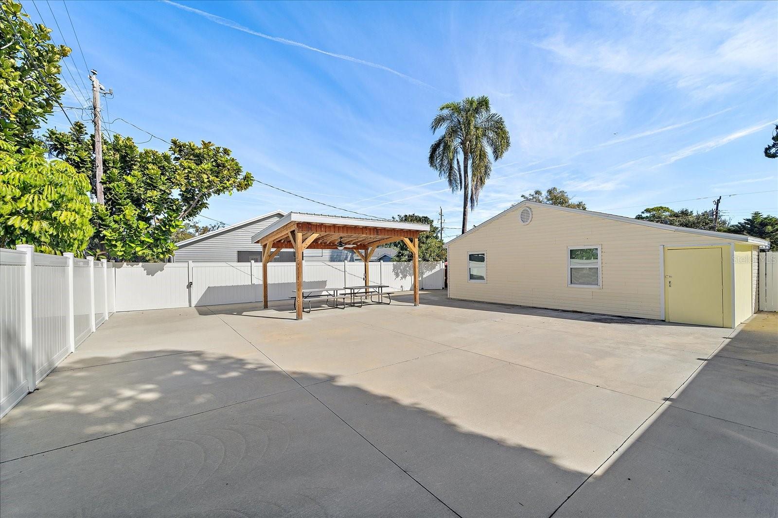 1220 S Brink Ave Property Photo 17