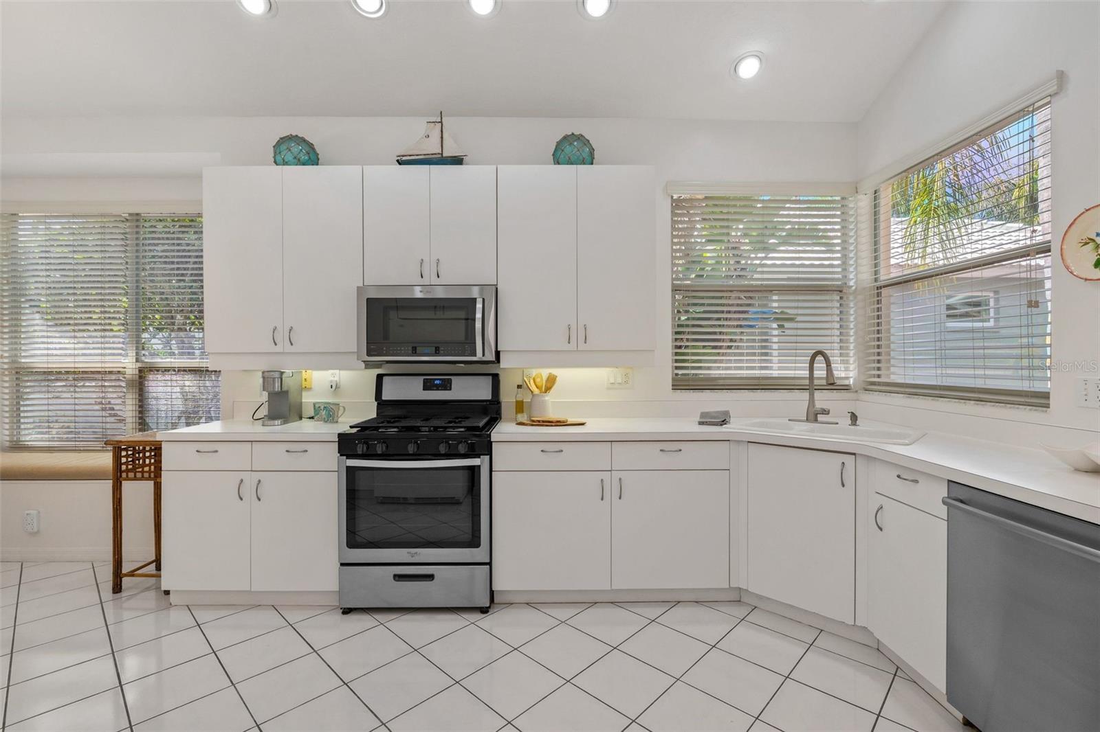 6427 Berkshire Pl Property Photo 10
