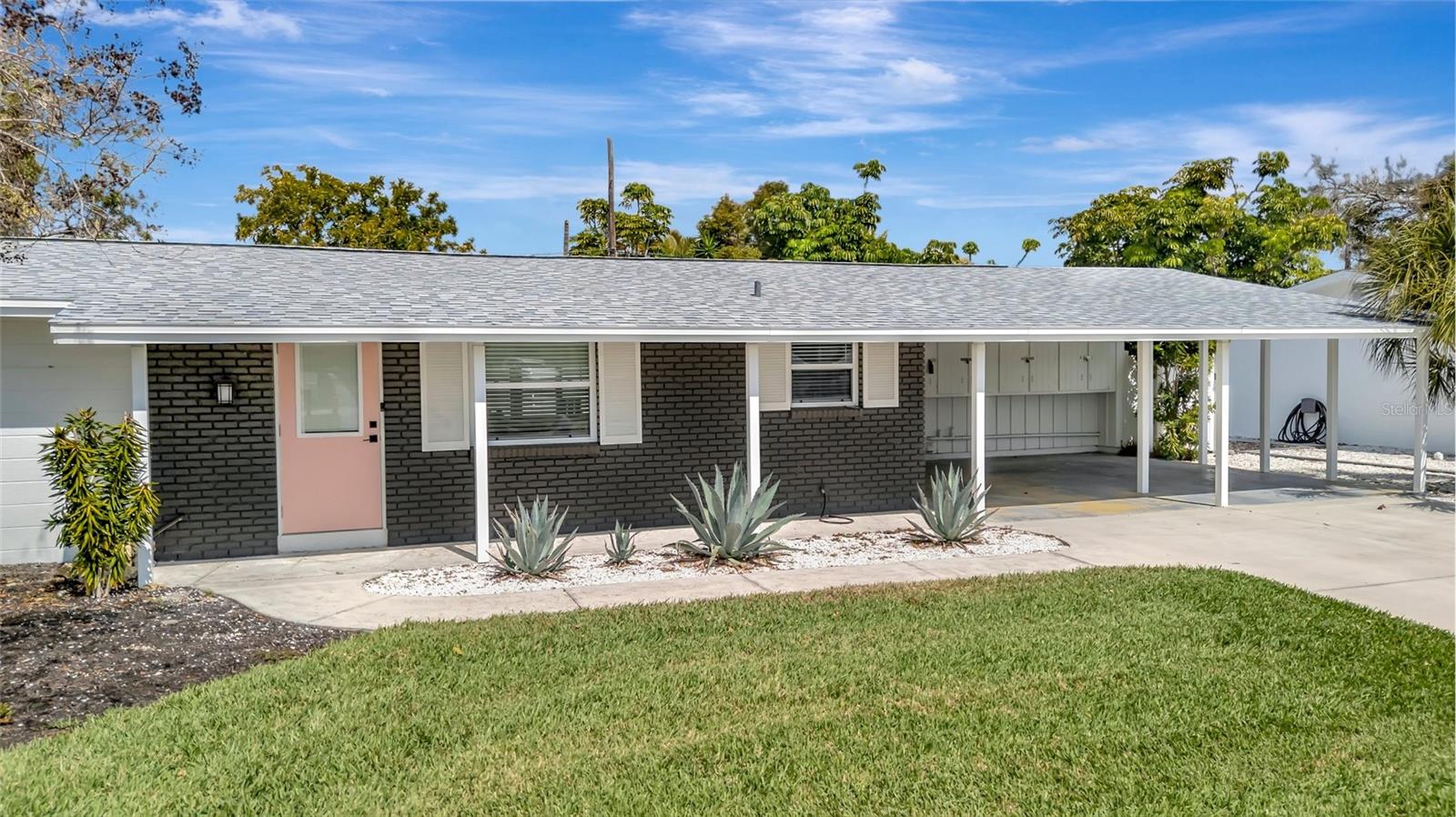 6426 Colonial Dr Property Photo 1