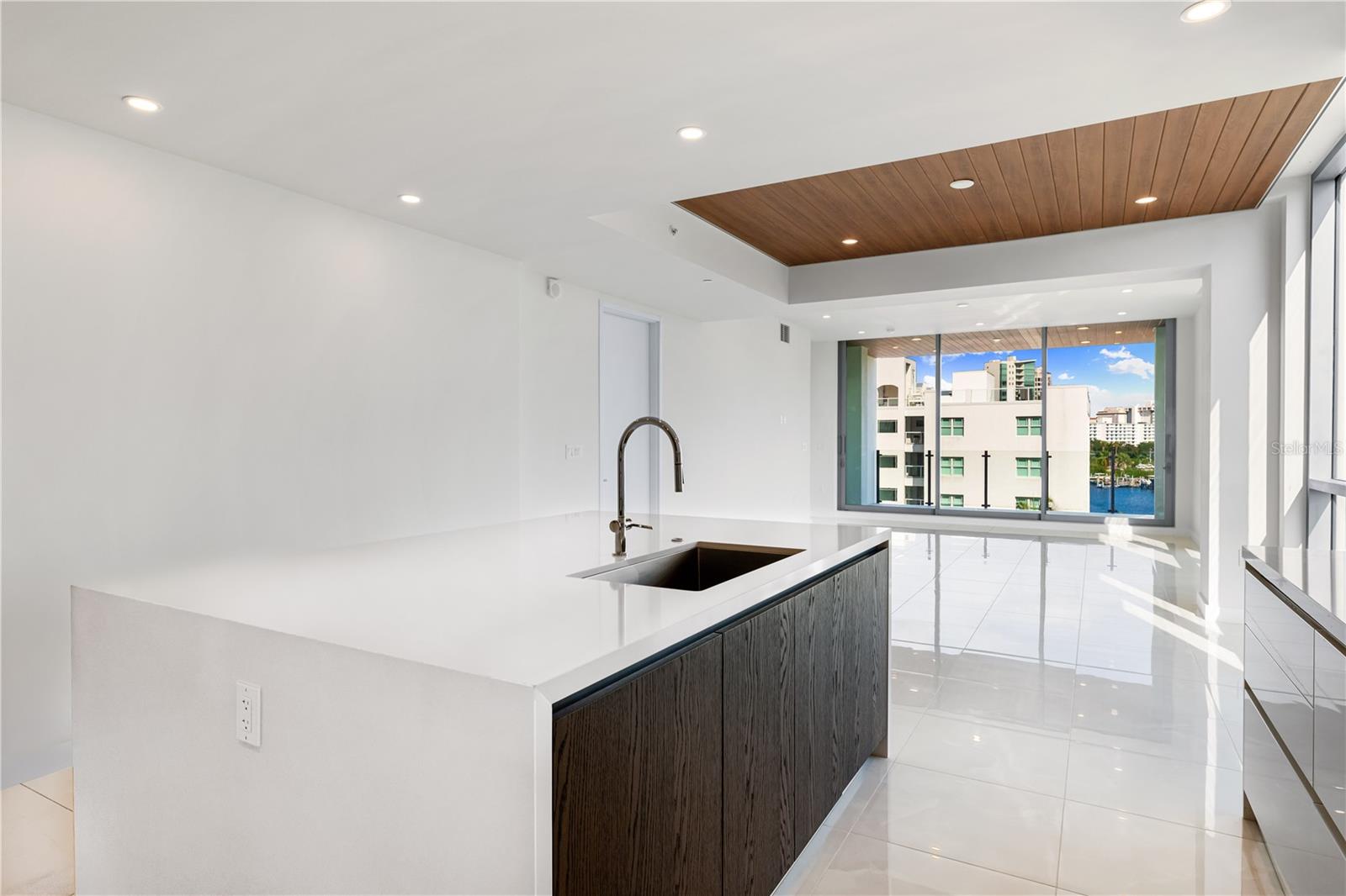 111 Golden Gate #403 Property Photo 5