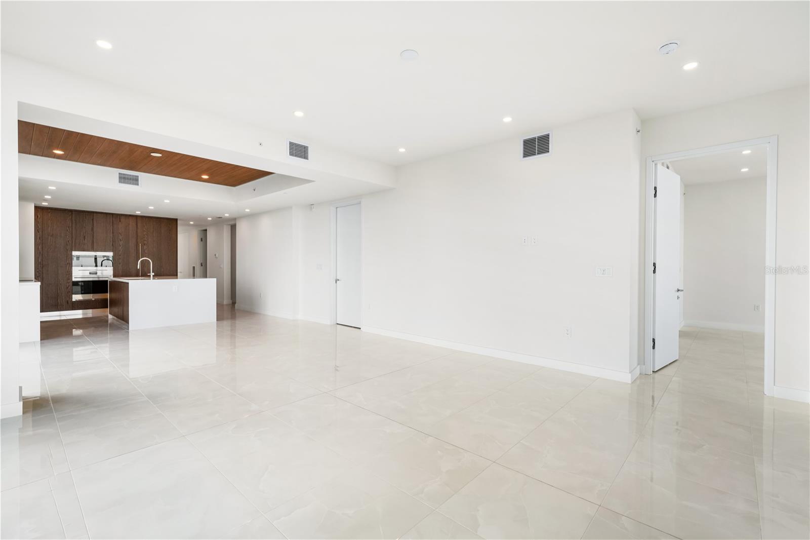 111 Golden Gate #403 Property Photo 8
