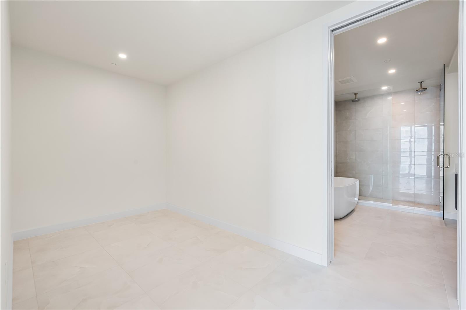 111 Golden Gate #403 Property Photo 17