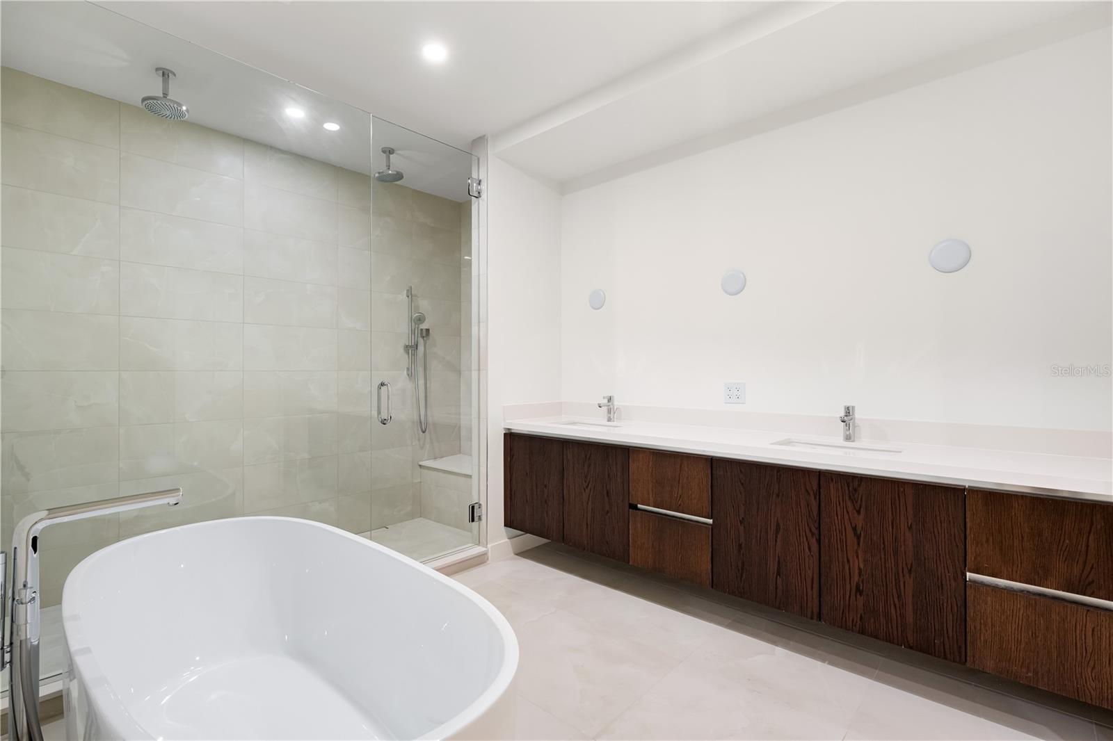 111 Golden Gate #403 Property Photo 19