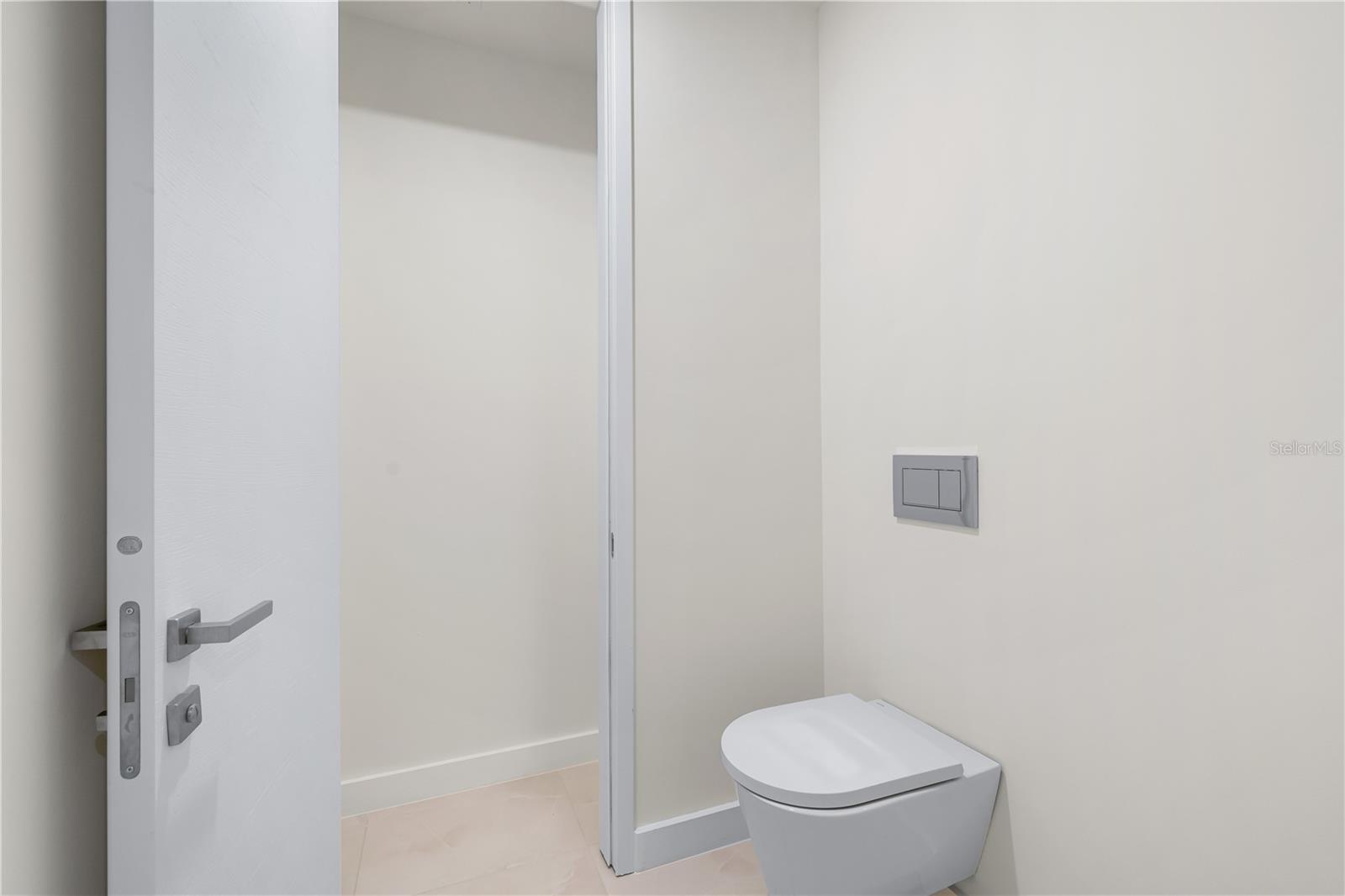 111 Golden Gate #403 Property Photo 20
