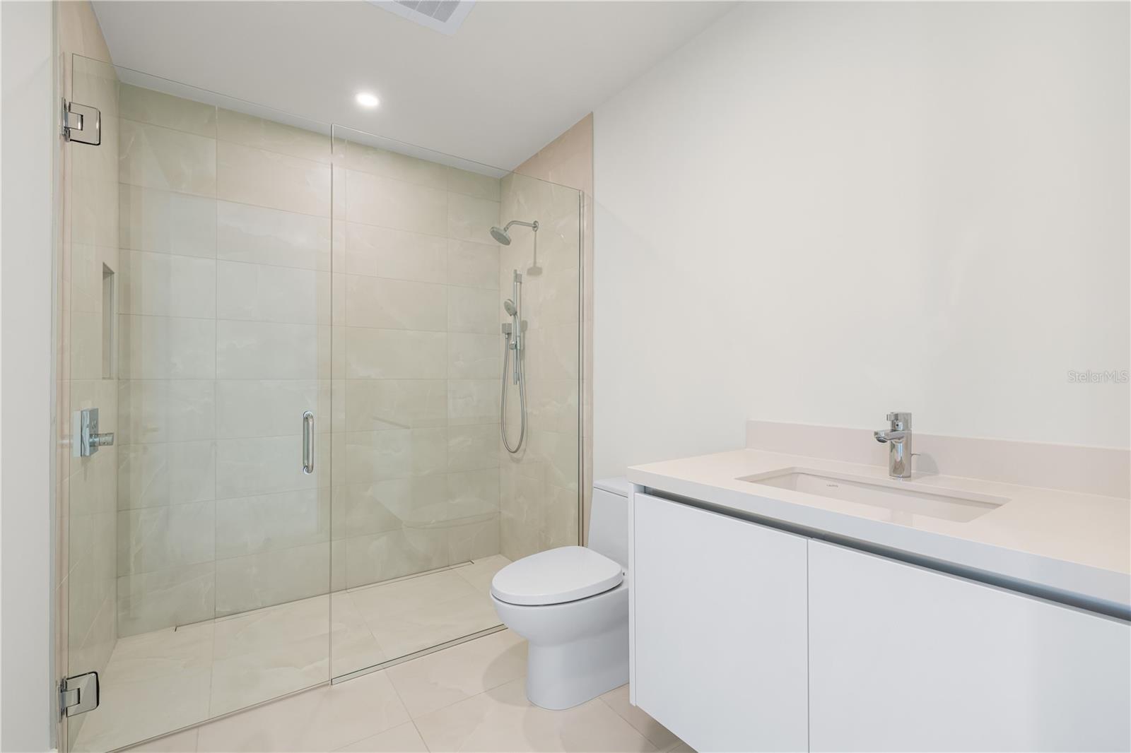111 Golden Gate #403 Property Photo 25
