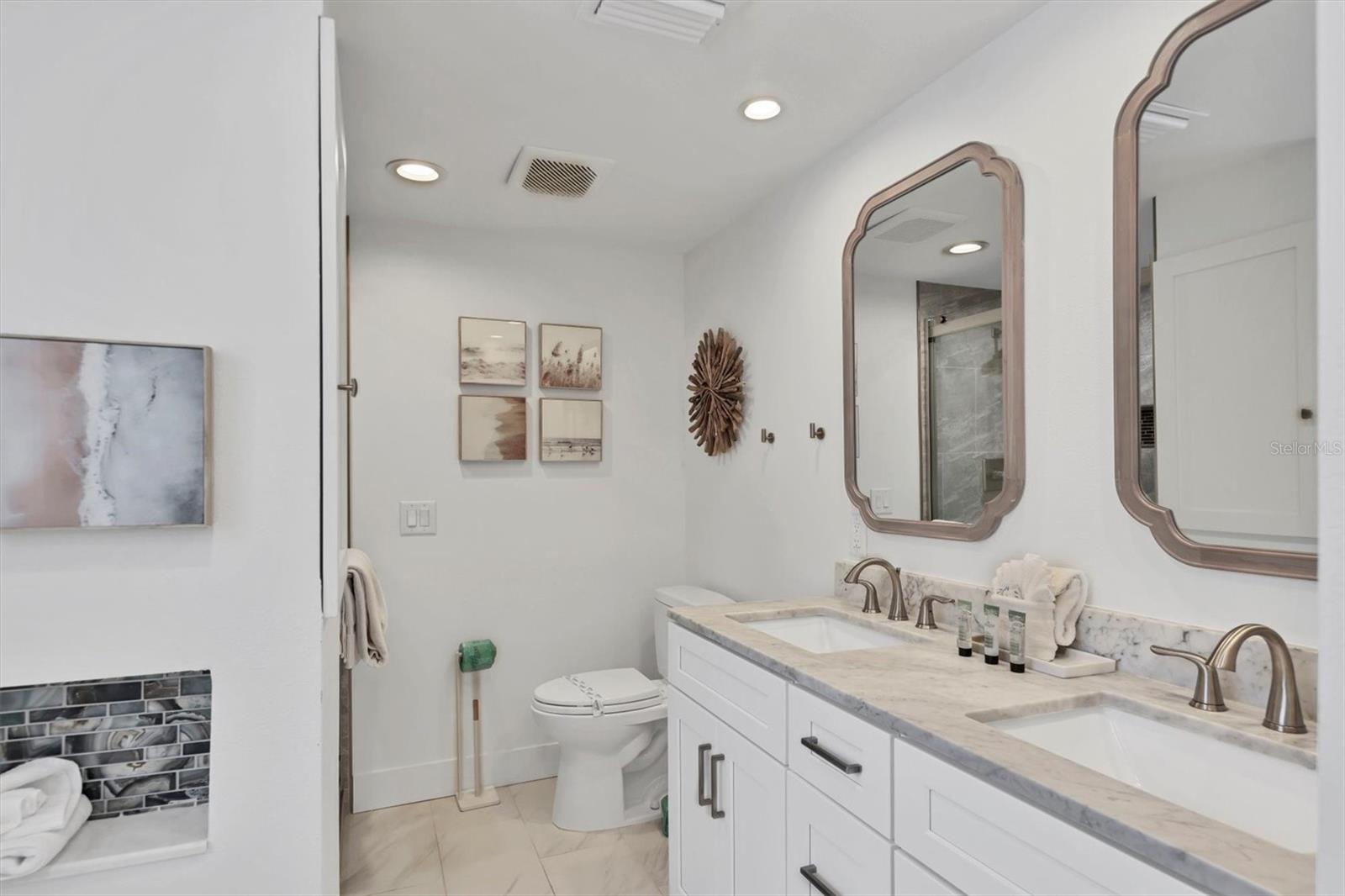 270 Gladiolus St Property Photo 35