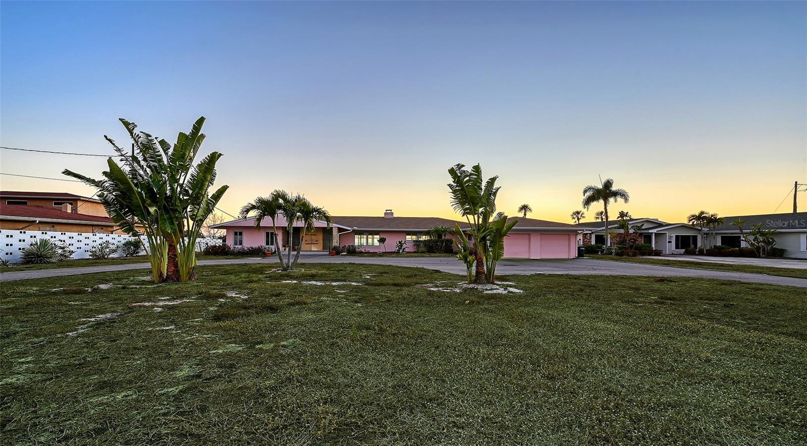 7322 Westmoreland Dr Property Photo 3