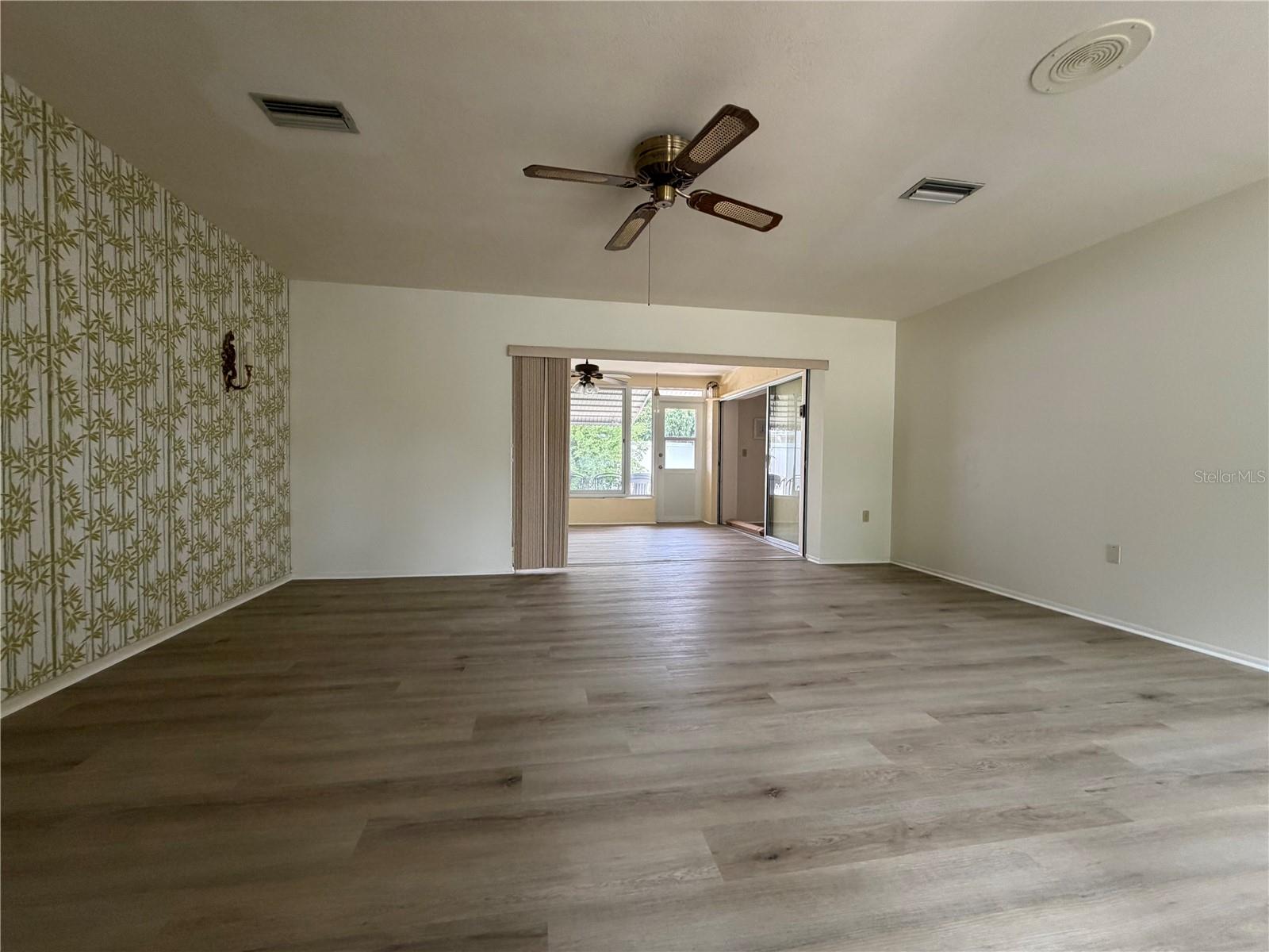 101 Algiers Dr Property Photo 10