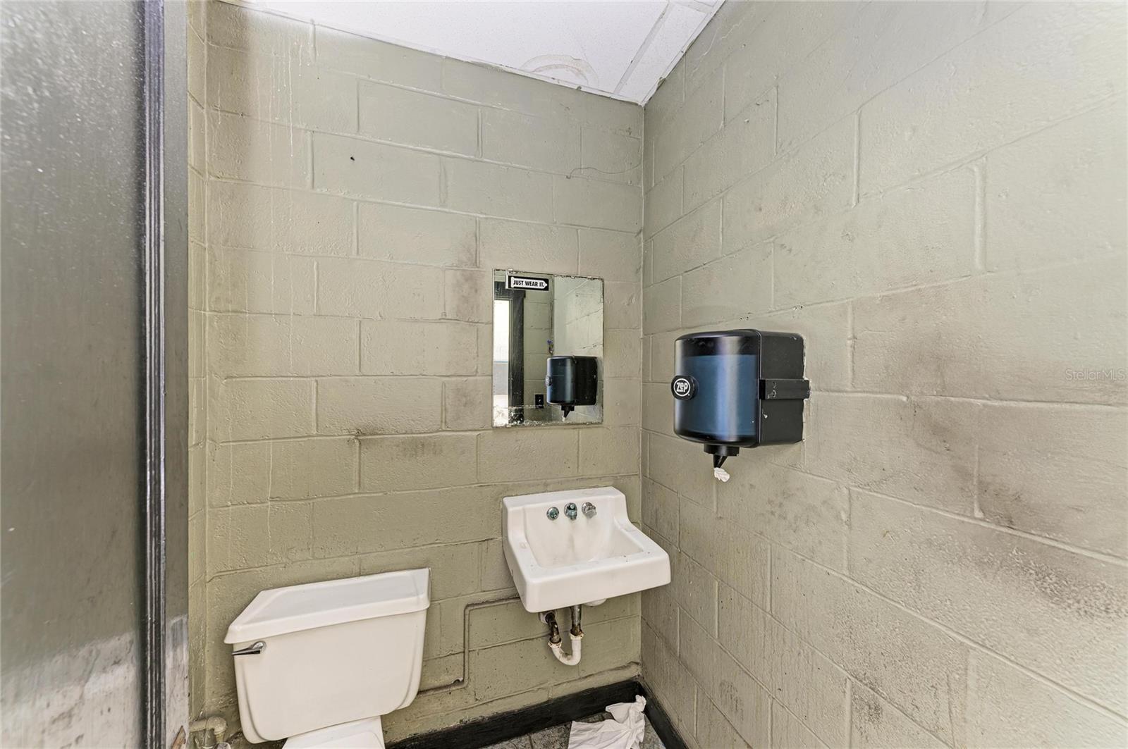 400 W Central Ave Property Photo 12