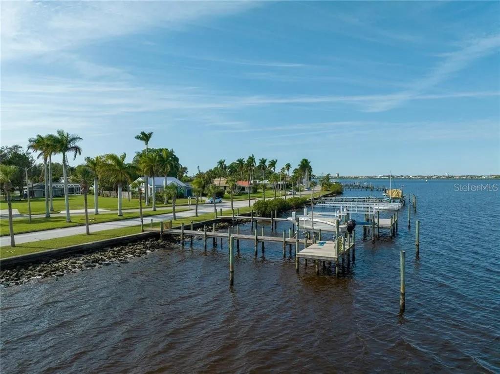 2520 Riverside Dr E Property Photo 2