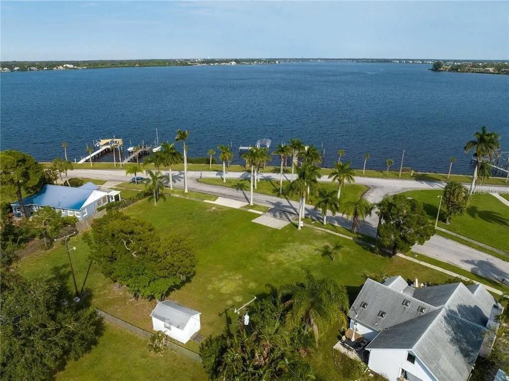 2520 Riverside Dr E Property Photo 5