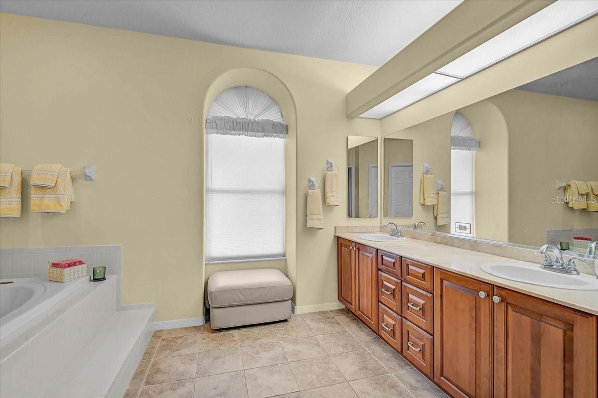 5072 Kilty Ct E Property Photo 9