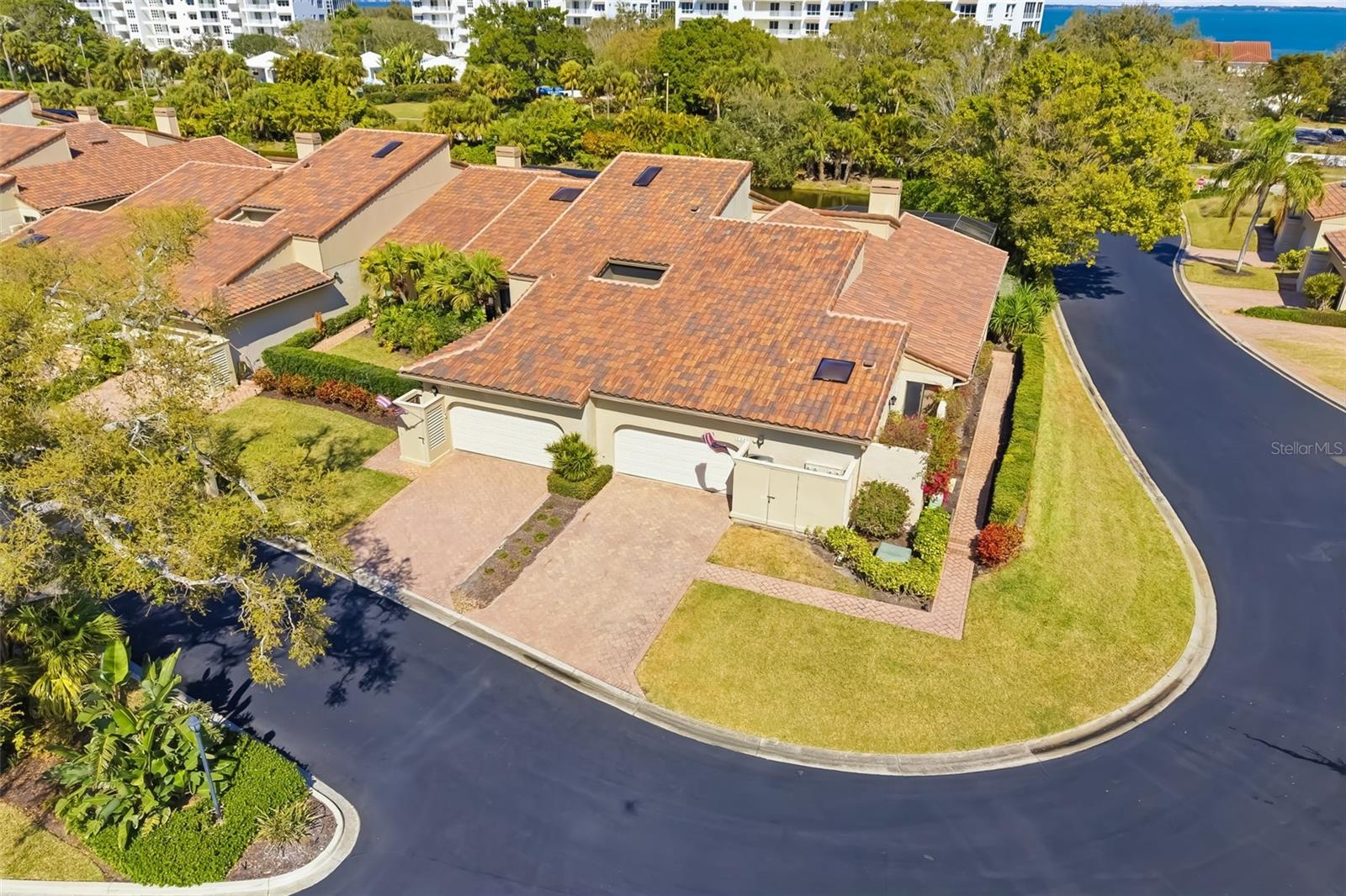 2326 Harbour Oaks Dr Property Photo 2