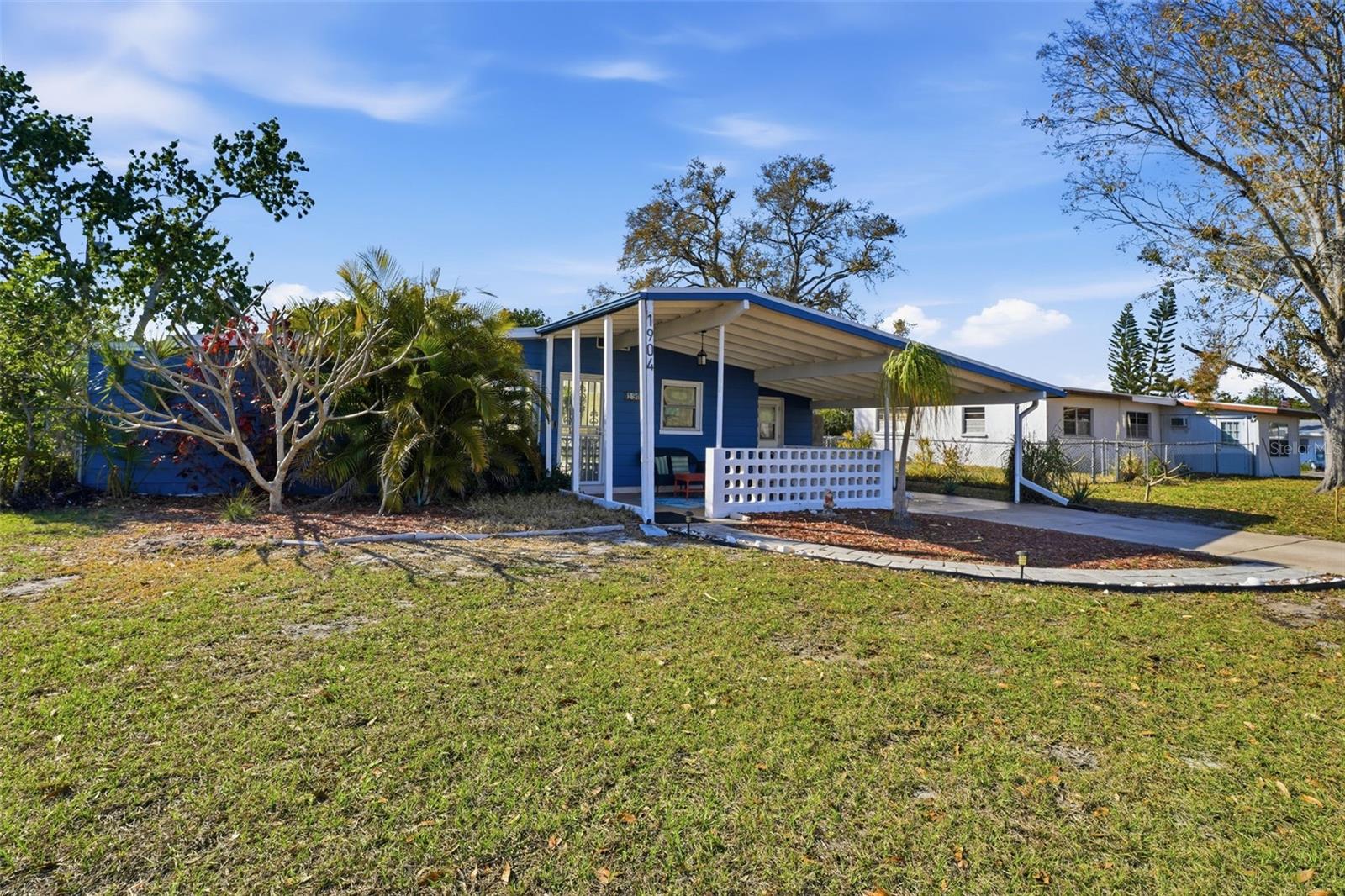 1904 31st St W Property Photo 3