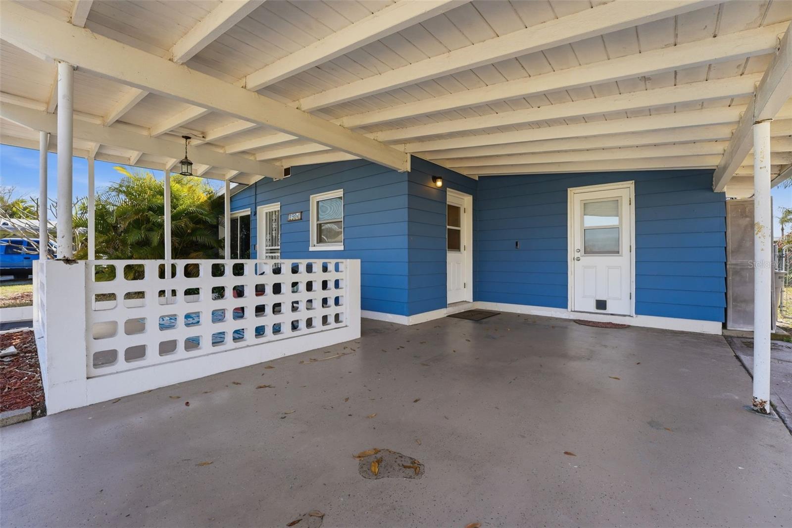 1904 31st St W Property Photo 4