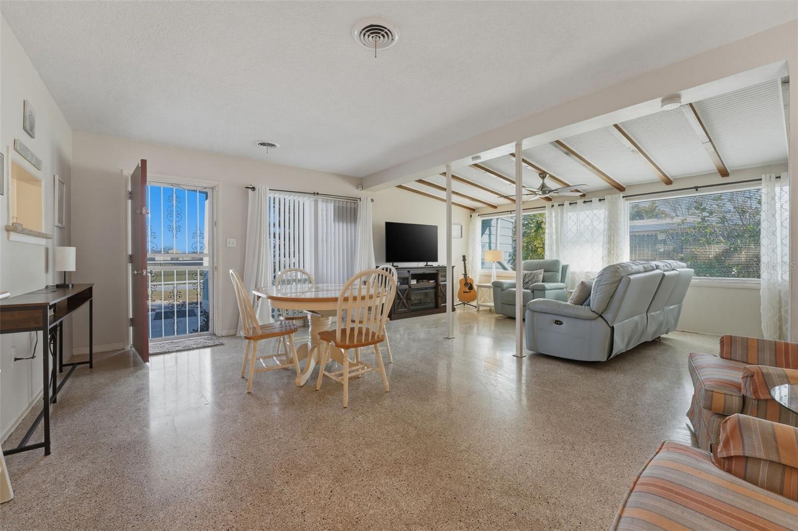 1904 31st St W Property Photo 10