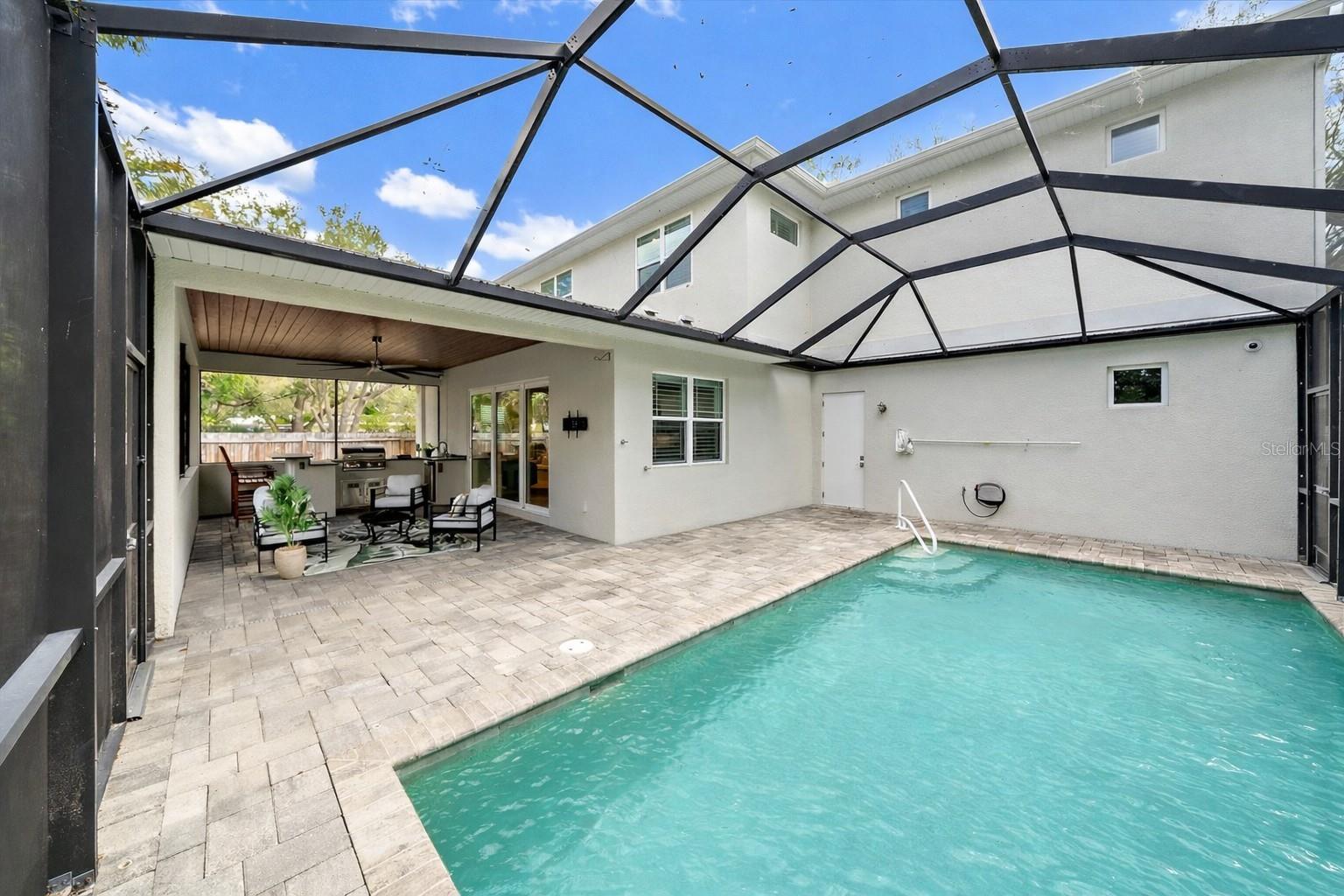 2207 Wisteria St Property Photo 2