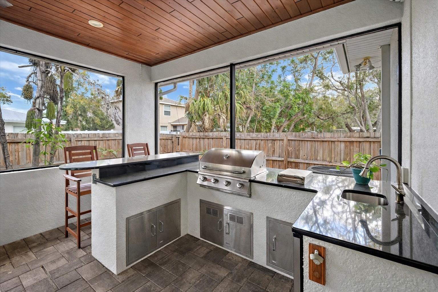 2207 Wisteria St Property Photo 8
