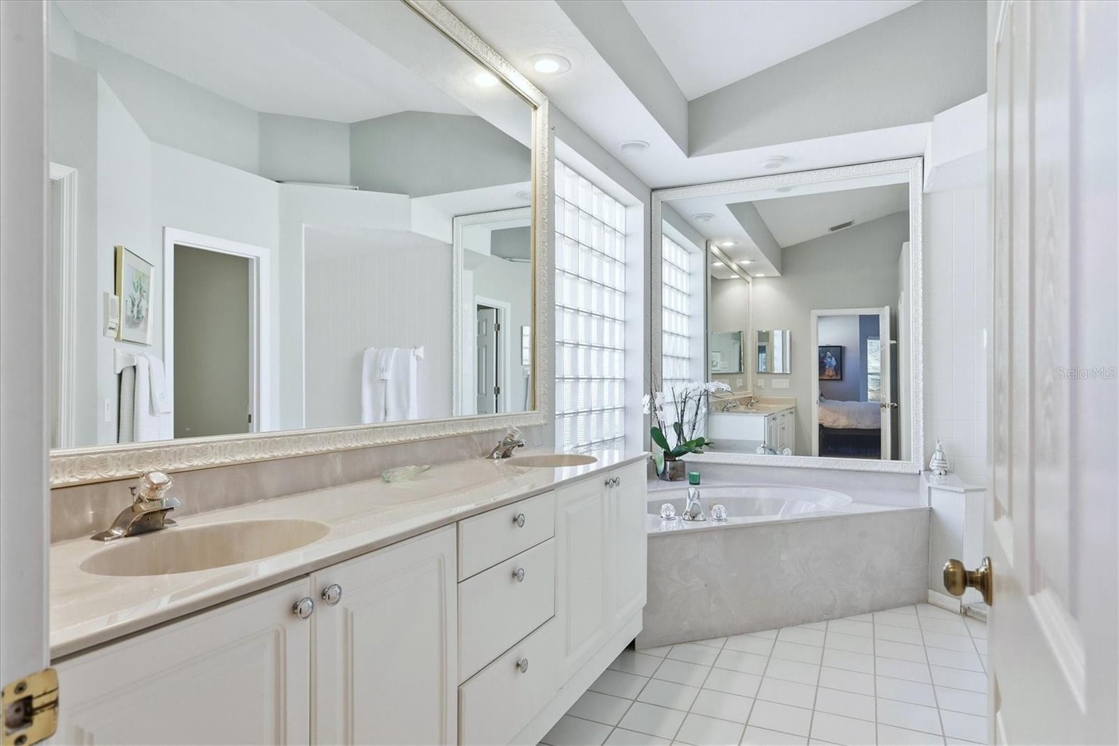 6411 Berkshire Pl Property Photo 23