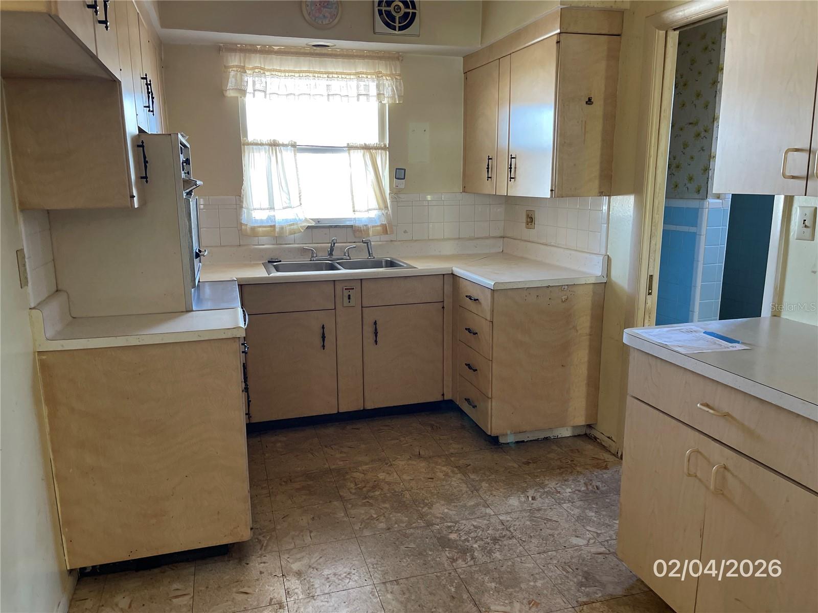 1708 Cambridge Dr Property Photo 6