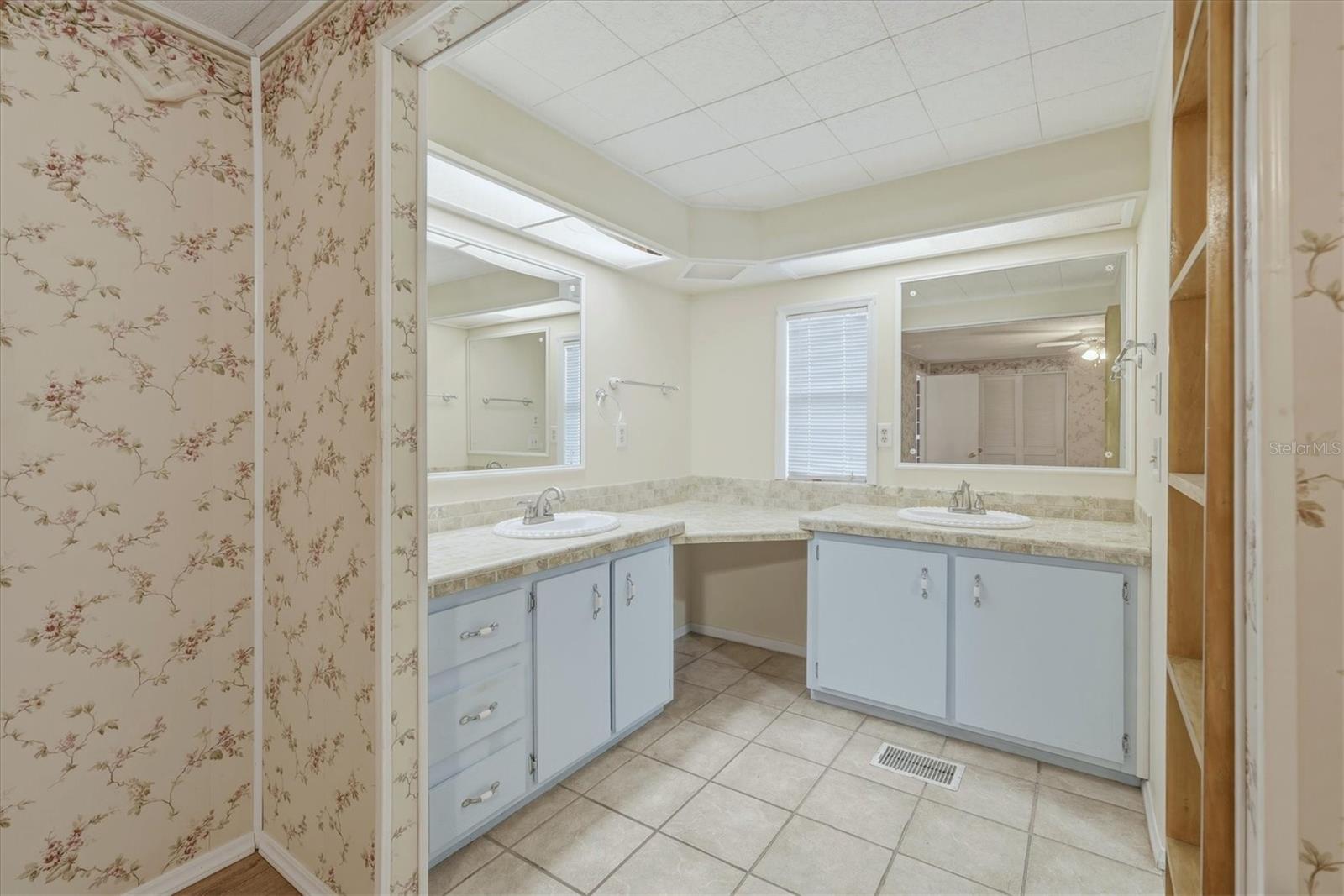 6710 36th Ave E #201 Property Photo 17